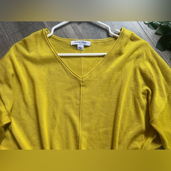 99 Jane Street knit v-neck sweater top with button detail in yellow. Size L - Picture 4 of 6